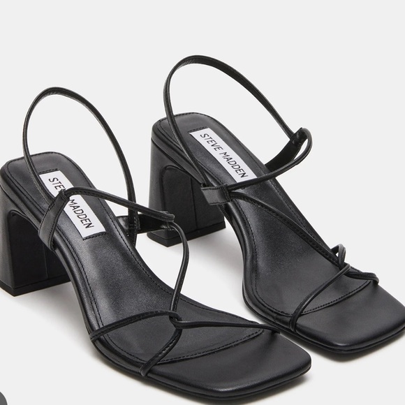 STEVE MADDEN - Valora Block Heel in Black